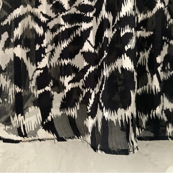 BCBG Max Azria Ribbon Tie Abstract Floral Semi Sheer Silk Wrap Top Sz XS - Picture 8 of 15